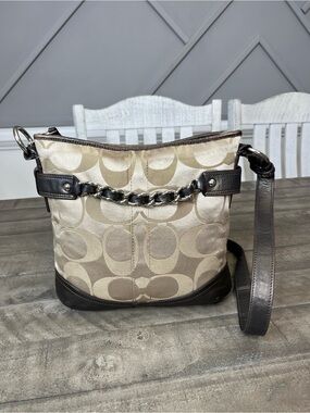 Y2K Coach Signature Beige/ Metallic Brown Convertible
Shoulder/Crossbody